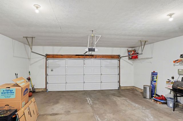 25634 Pack Trail, South Bend, IN 46628