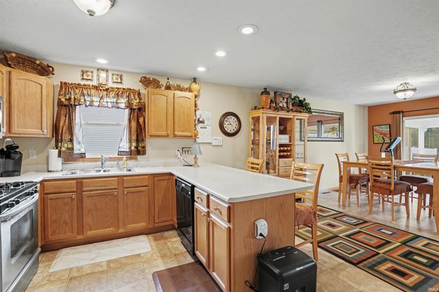 25634 Pack Trail, South Bend, IN 46628