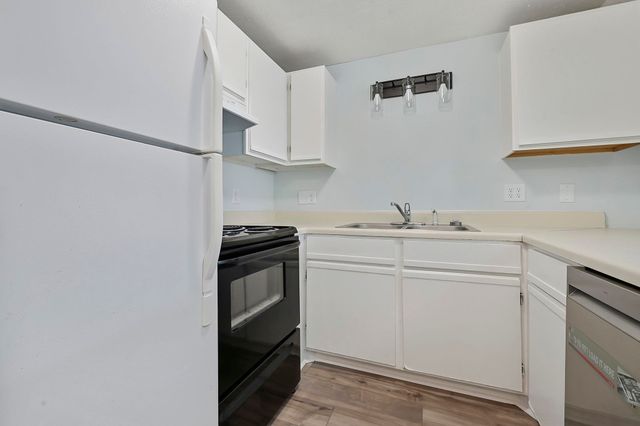 1880 Auburn Ln Apt 26E, Surfside Beach, SC 29575