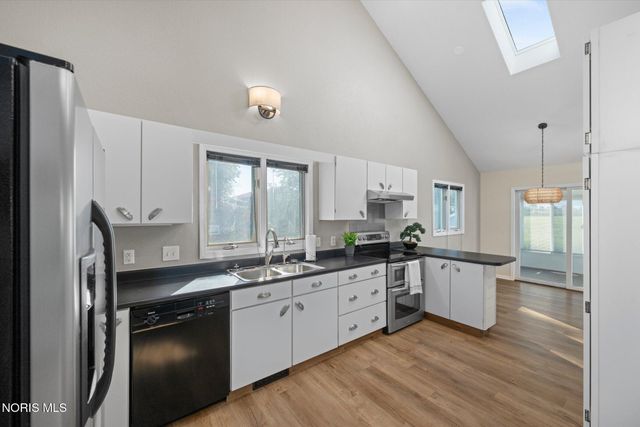 4616 Pickle Road, Oregon, OH 43616