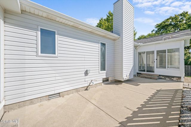 4616 Pickle Road, Oregon, OH 43616