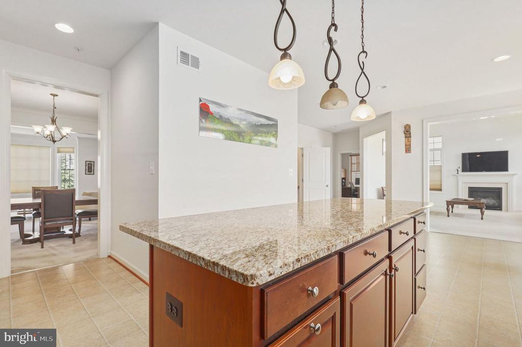Image 13 of property listing at 13621 STARGAZER LN, Silver Spring, MD 20906