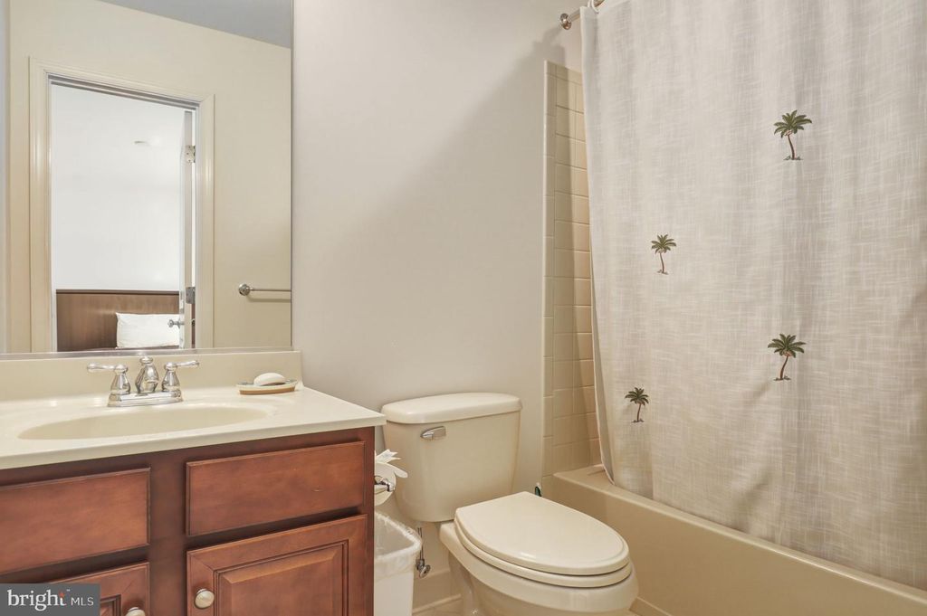Image 27 of property listing at 13621 STARGAZER LN, Silver Spring, MD 20906