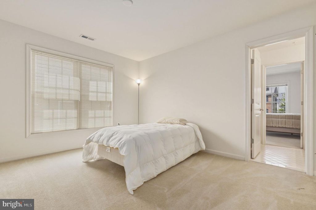 Image 28 of property listing at 13621 STARGAZER LN, Silver Spring, MD 20906