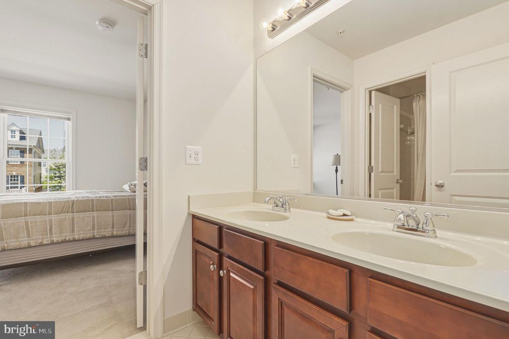 Image 29 of property listing at 13621 STARGAZER LN, Silver Spring, MD 20906