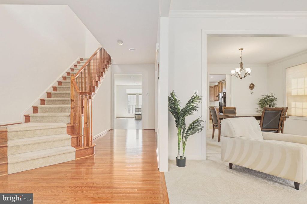 Image 3 of property listing at 13621 STARGAZER LN, Silver Spring, MD 20906