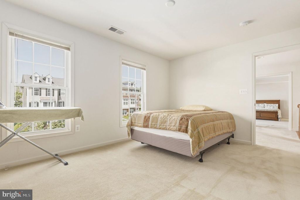 Image 31 of property listing at 13621 STARGAZER LN, Silver Spring, MD 20906