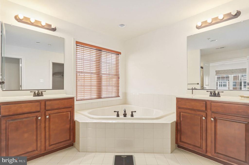 Image 35 of property listing at 13621 STARGAZER LN, Silver Spring, MD 20906