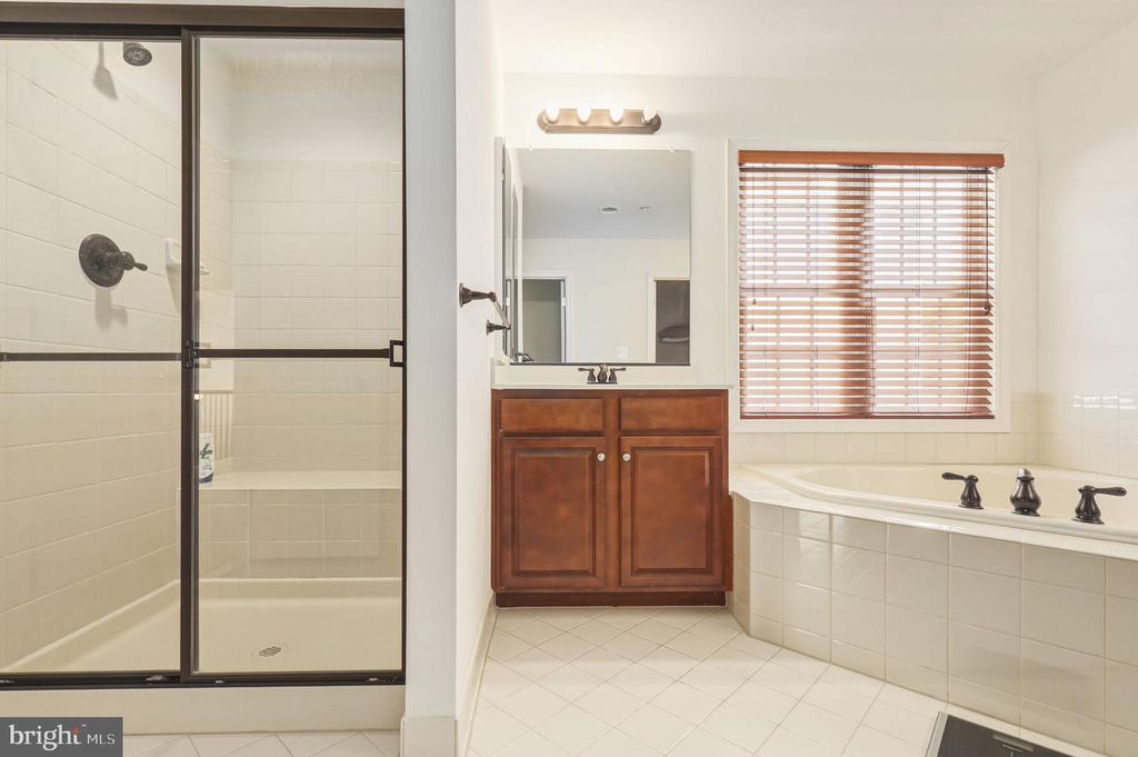 Image 36 of property listing at 13621 STARGAZER LN, Silver Spring, MD 20906
