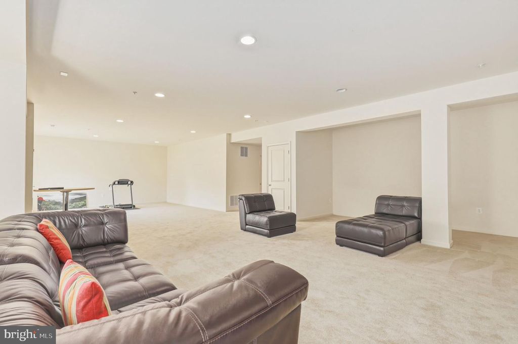 Image 42 of property listing at 13621 STARGAZER LN, Silver Spring, MD 20906