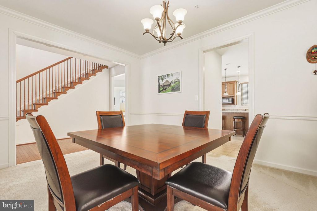 Image 9 of property listing at 13621 STARGAZER LN, Silver Spring, MD 20906