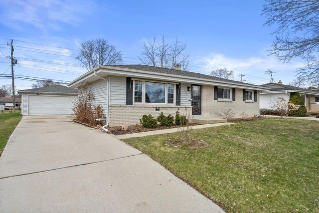 1553 Parknoll LANE, Port Washington, WI 53074