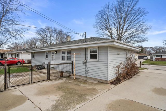 1553 Parknoll LANE, Port Washington, WI 53074