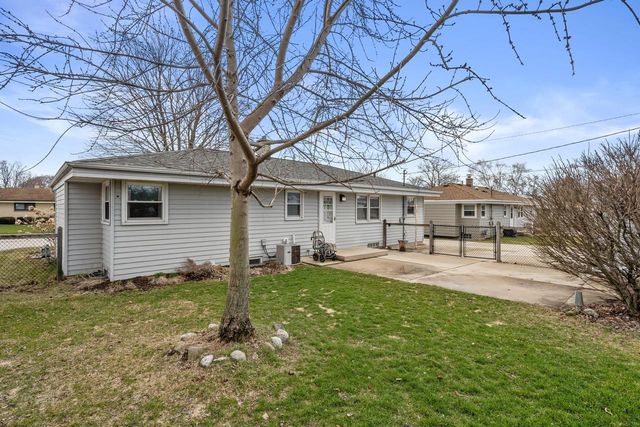 1553 Parknoll LANE, Port Washington, WI 53074
