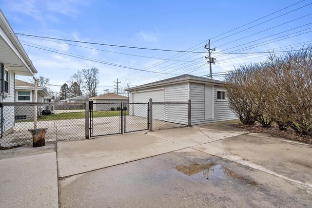 1553 Parknoll LANE, Port Washington, WI 53074