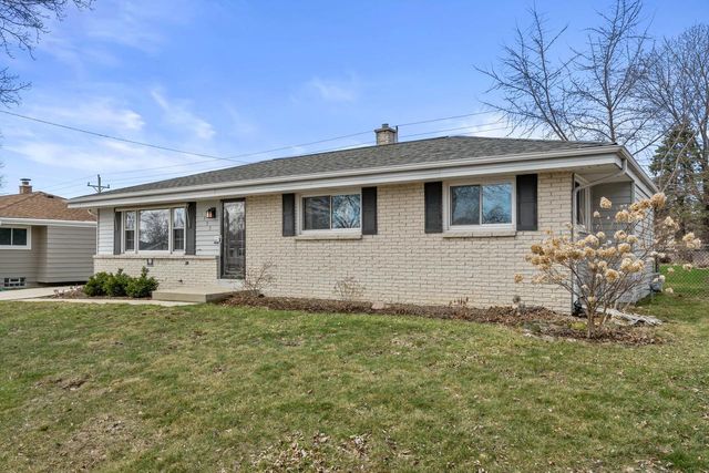 1553 Parknoll LANE, Port Washington, WI 53074