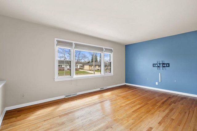 1553 Parknoll LANE, Port Washington, WI 53074