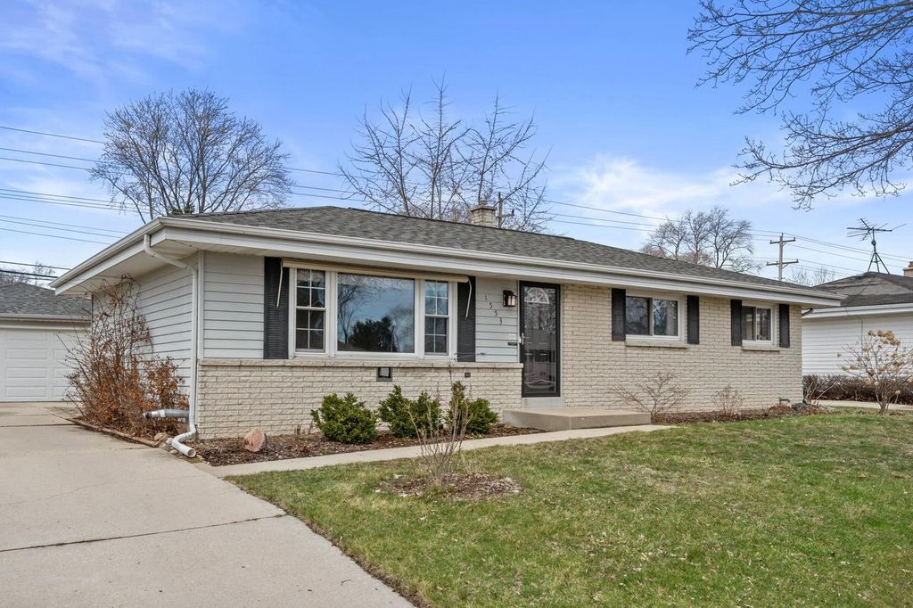 1553 Parknoll LANE, Port Washington, WI 53074