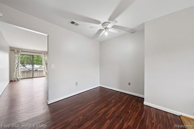 33873 Pondview Circle 171, Livonia, MI 48152