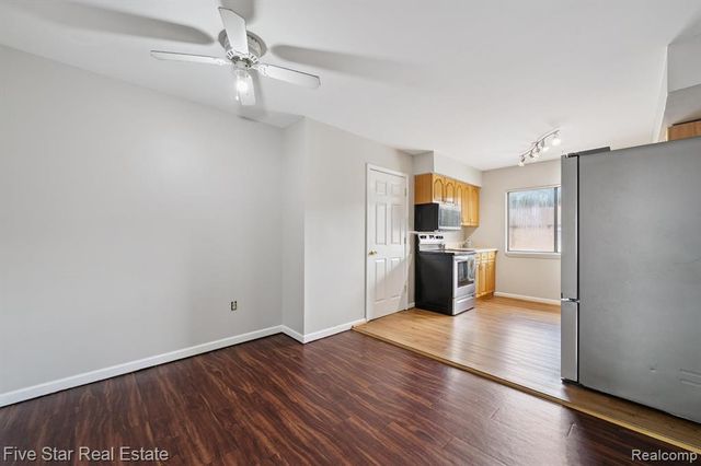 33873 Pondview Circle 171, Livonia, MI 48152