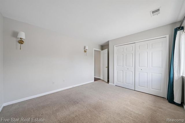 33873 Pondview Circle 171, Livonia, MI 48152