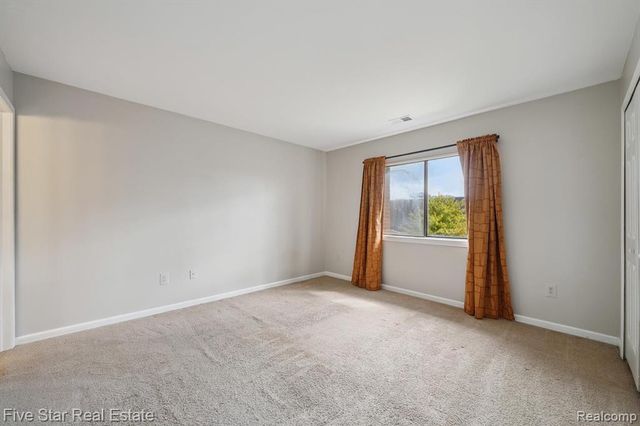 33873 Pondview Circle 171, Livonia, MI 48152