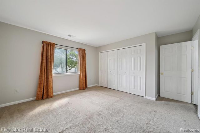 33873 Pondview Circle 171, Livonia, MI 48152