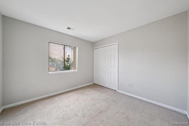 33873 Pondview Circle 171, Livonia, MI 48152