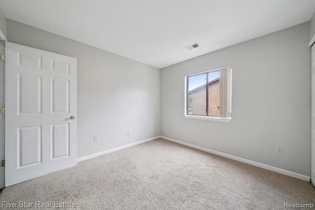 33873 Pondview Circle 171, Livonia, MI 48152