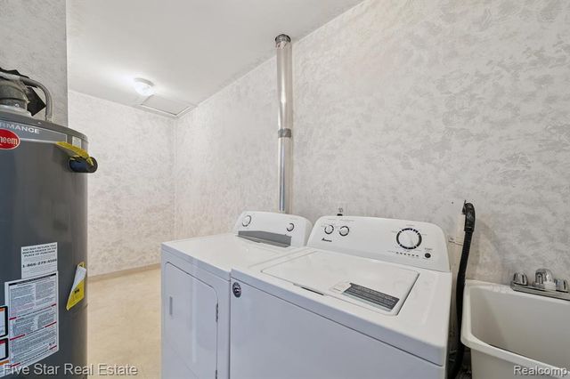 33873 Pondview Circle 171, Livonia, MI 48152