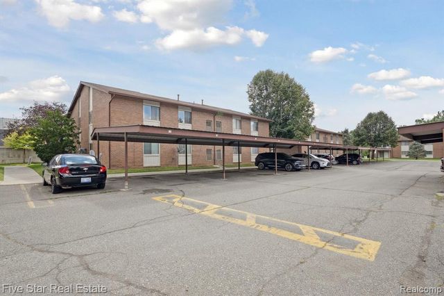 33873 Pondview Circle 171, Livonia, MI 48152