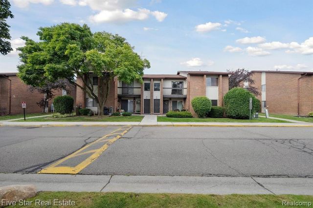 33873 Pondview Circle 171, Livonia, MI 48152