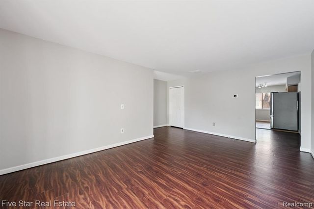 33873 Pondview Circle 171, Livonia, MI 48152