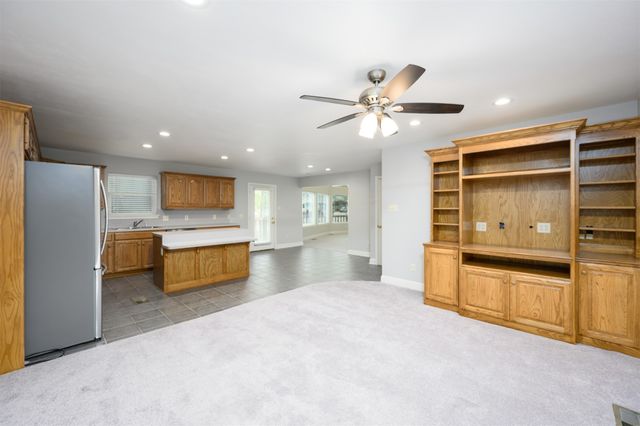 203 Lakewood Circle, Holly Lake Ranch, TX 75765