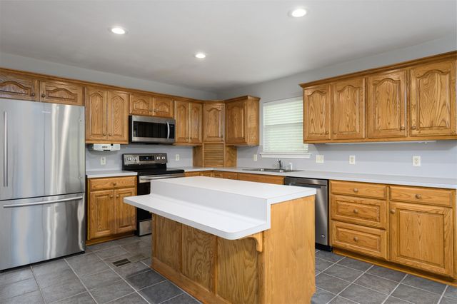203 Lakewood Circle, Holly Lake Ranch, TX 75765
