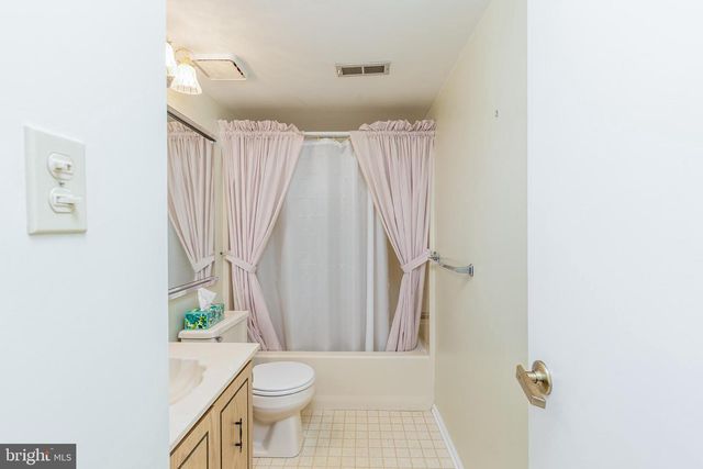 3 NEWTOWN CT, Mount Laurel, NJ 08054
