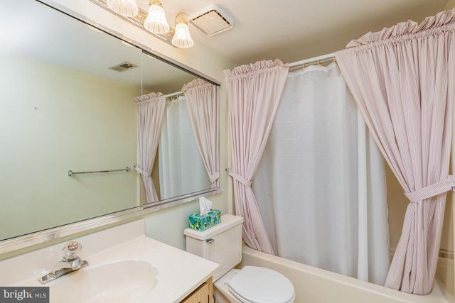 3 NEWTOWN CT, Mount Laurel, NJ 08054