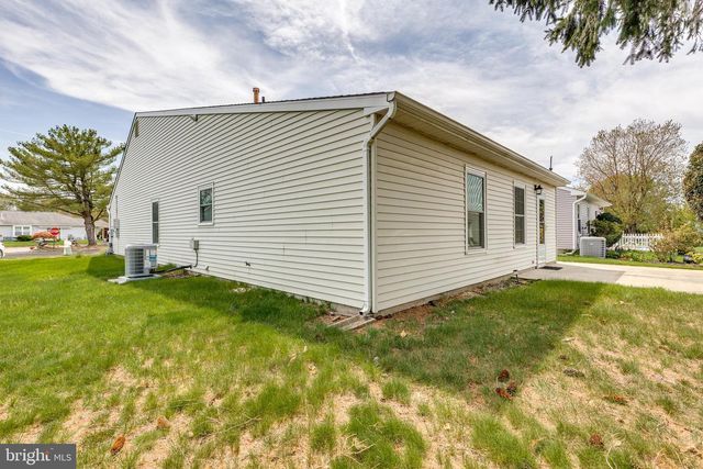 3 NEWTOWN CT, Mount Laurel, NJ 08054
