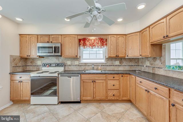 3 NEWTOWN CT, Mount Laurel, NJ 08054