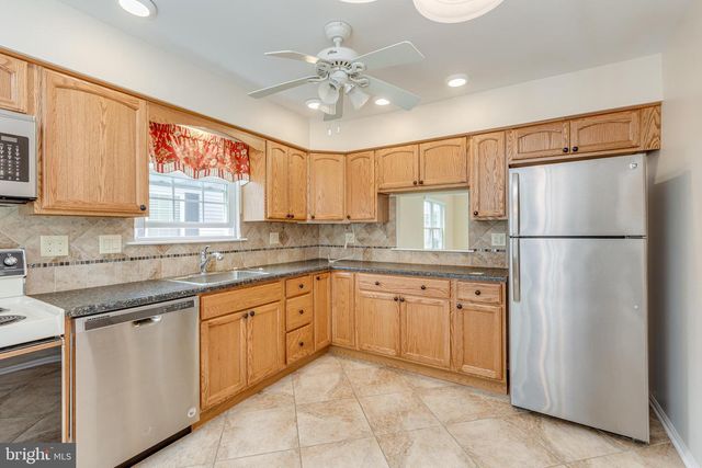 3 NEWTOWN CT, Mount Laurel, NJ 08054