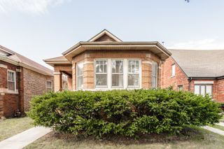 8040 S Clyde Avenue, Chicago, IL 60617