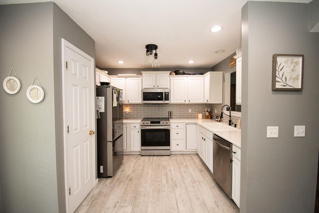 439 Creekside Place, Marshfield, MO 65706