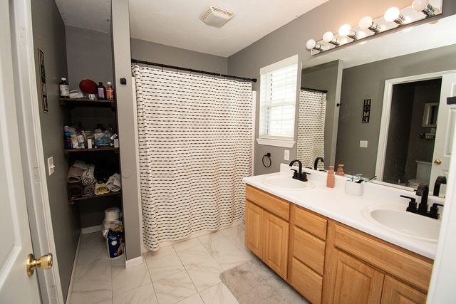 439 Creekside Place, Marshfield, MO 65706