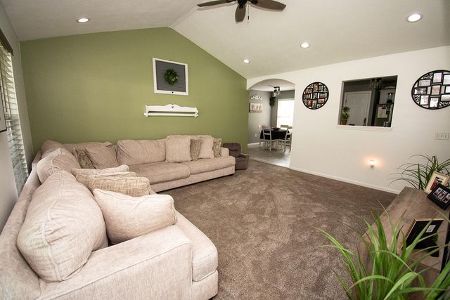 439 Creekside Place, Marshfield, MO 65706