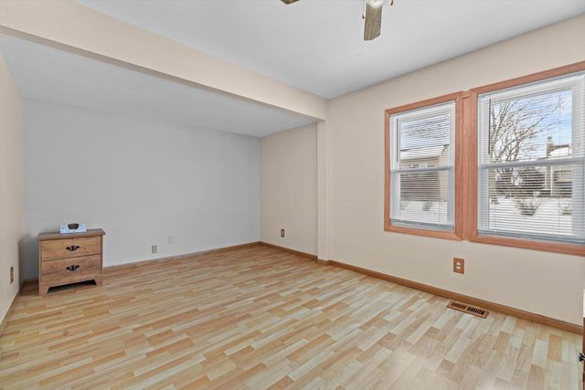 11743 213th AVENUE, Bristol, WI 53104