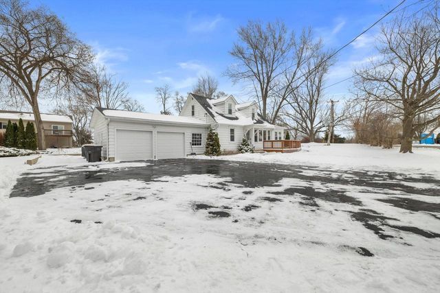 11743 213th AVENUE, Bristol, WI 53104