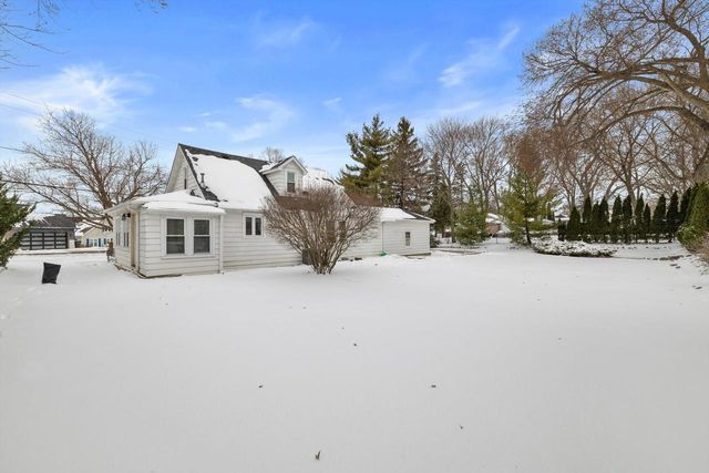 11743 213th AVENUE, Bristol, WI 53104