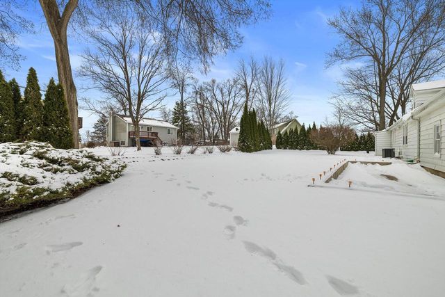 11743 213th AVENUE, Bristol, WI 53104