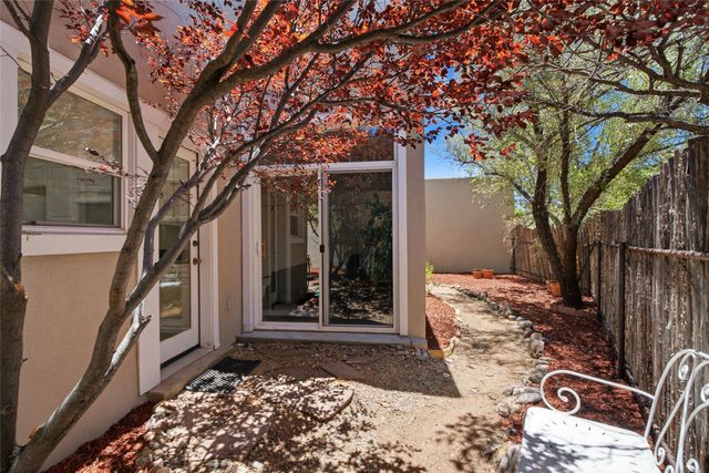4408 Autumn Leaf Lane, Santa Fe, NM 87507