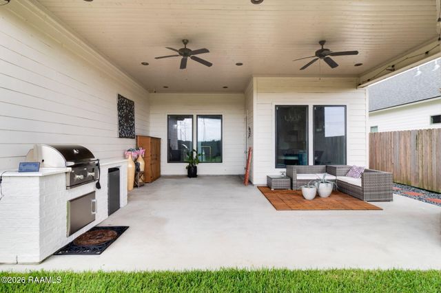 406 Last Quarter Drive, Youngsville, LA 70592